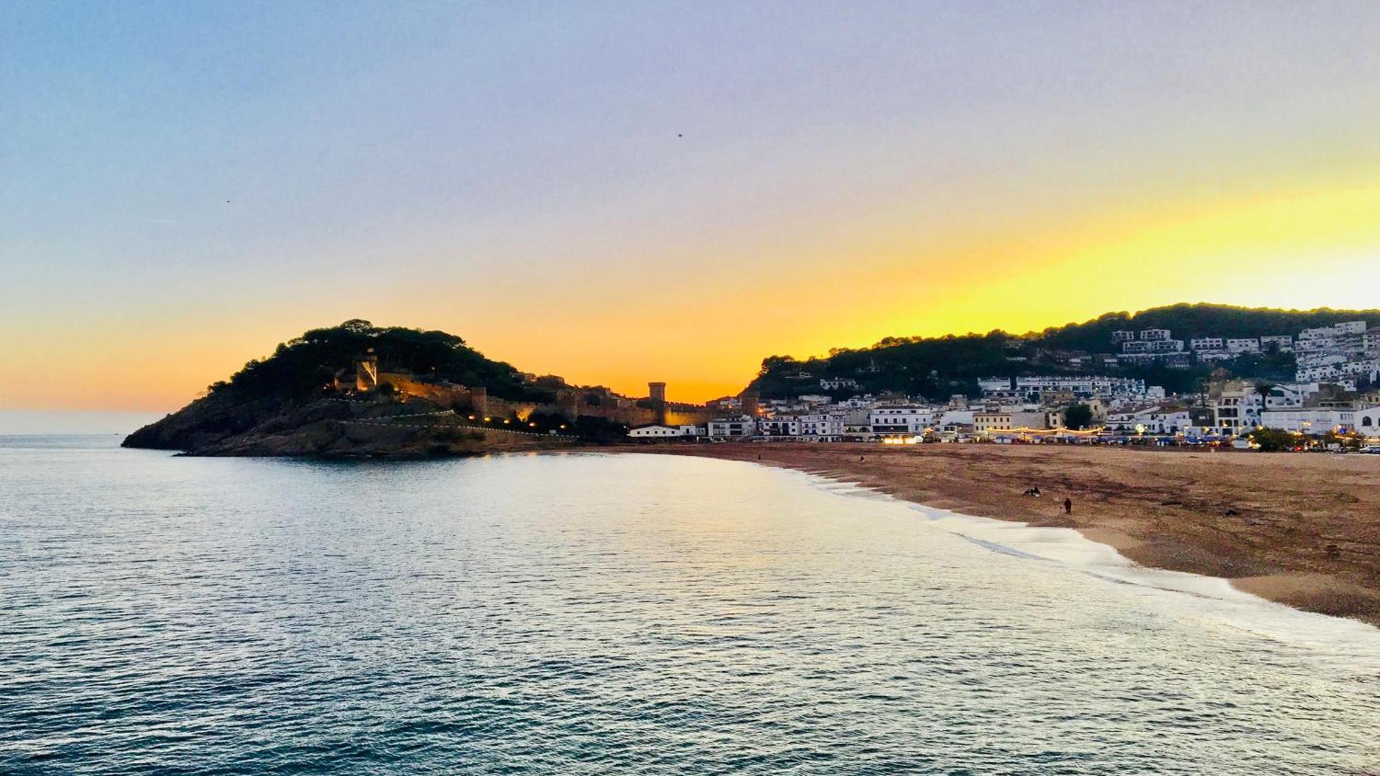 ⭑ Sea Views + Private Beach. What Else? ⭑ ตอสซาเดมาร์ ภายนอก รูปภาพ
