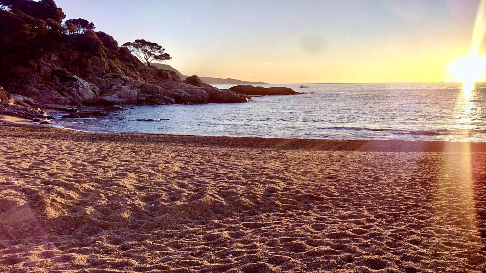 ⭑ Sea Views + Private Beach. What Else? ⭑ ตอสซาเดมาร์ ภายนอก รูปภาพ